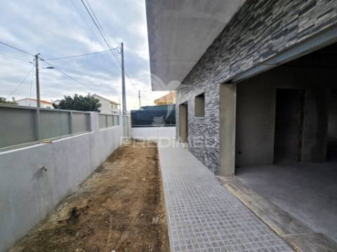 Moradia isolada térrea t3+1, qta. laranjeiras - fernão fero