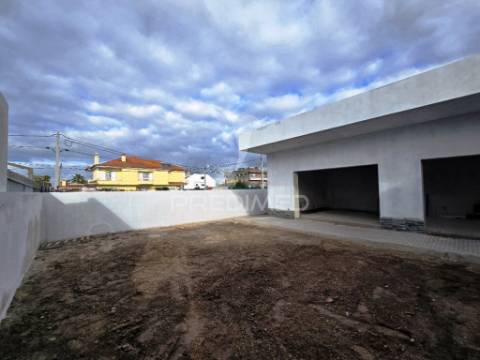 Moradia isolada térrea t3+1, qta. laranjeiras - fernão fero