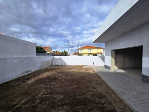 Moradia isolada térrea t3+1, qta. laranjeiras - fernão fero