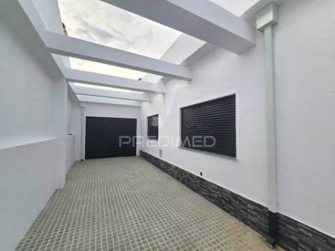 Moradia isolada térrea t4, qta. laranjeiras - fernão fero