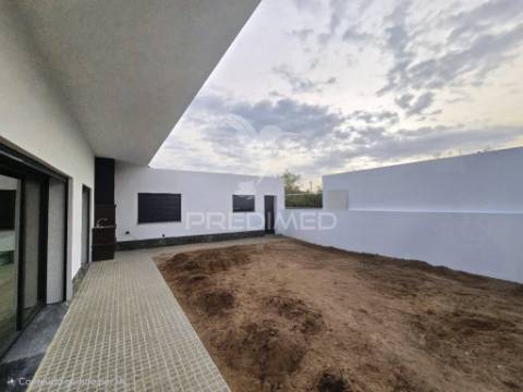 Moradia isolada térrea t4, qta. laranjeiras - fernão fero