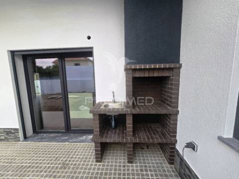 Moradia isolada térrea t4, qta. laranjeiras - fernão fero