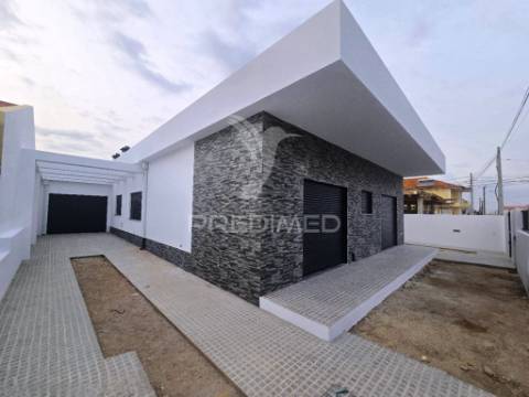 Moradia isolada térrea t4, qta. laranjeiras - fernão fero