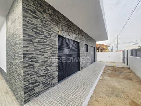 Moradia isolada térrea t4, qta. laranjeiras - fernão fero