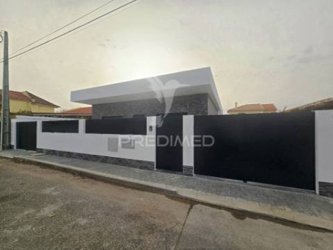 Moradia isolada térrea t4, qta. laranjeiras - fernão fero