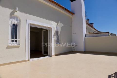 Duplex t4 a estrear com terraço em queluz de baixo, oeiras