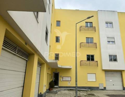 Apartamento t3 com parqueamento em bucelas