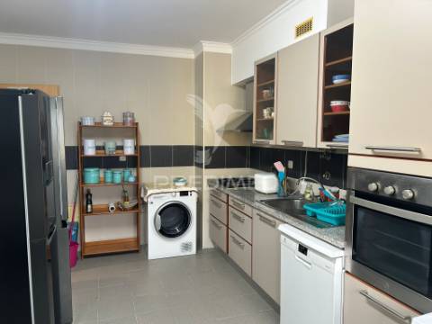 Apartamento t3 com parqueamento em bucelas