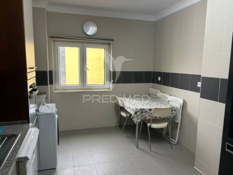 Apartamento t3 com parqueamento em bucelas