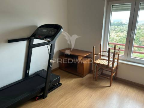 Apartamento t3 com parqueamento em bucelas