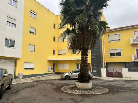 Apartamento t3 com parqueamento em bucelas