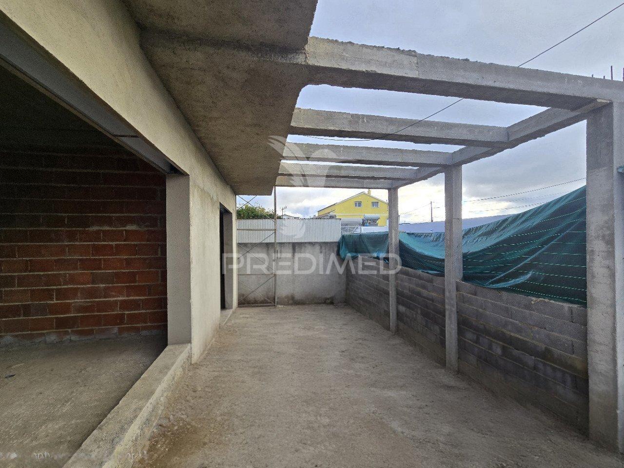 Moradia geminada t4 c/pérgula, pinhal general - fernão ferro