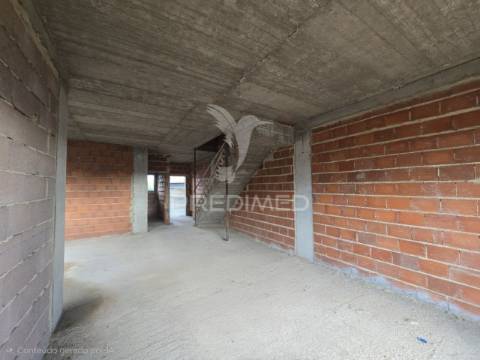 Moradia geminada t4 c/pérgula, pinhal general - fernão ferro