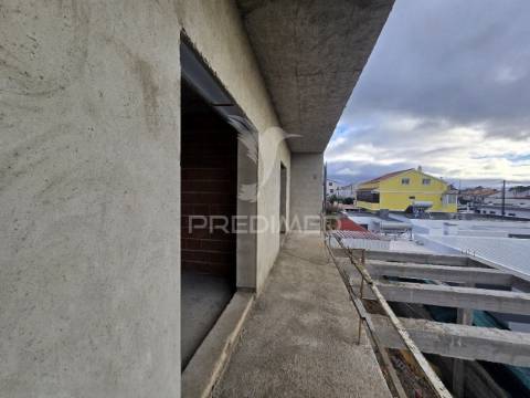 Moradia geminada t4 c/pérgula, pinhal general - fernão ferro