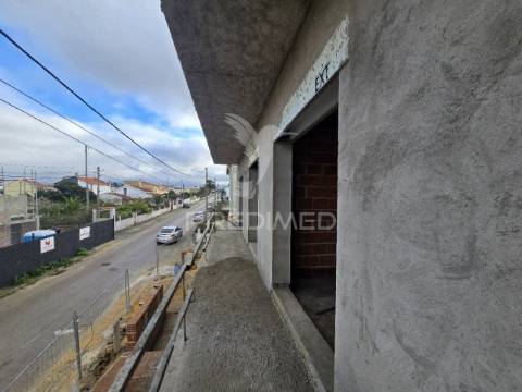 Moradia geminada t4 c/pérgula, pinhal general - fernão ferro