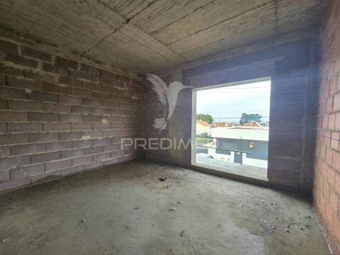 Moradia geminada t4 c/pérgula, pinhal general - fernão ferro