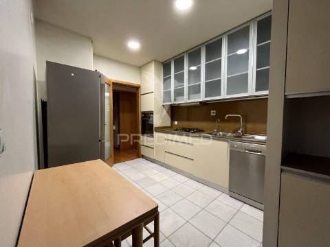 Apartamento t4 remodelado – avenida são joão xxi, braga ?!