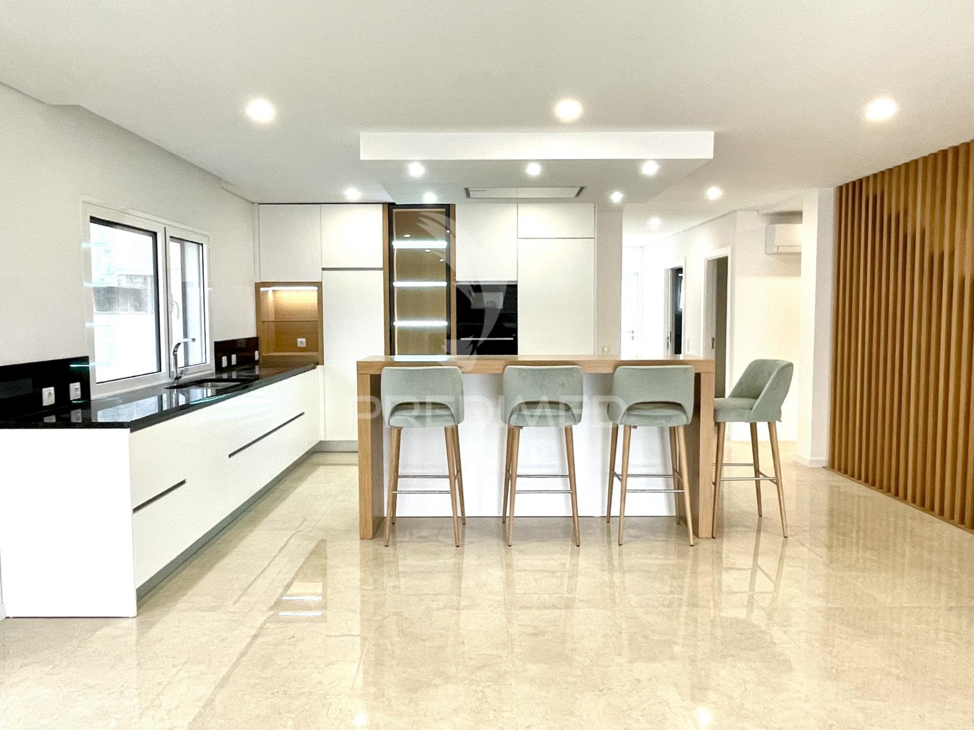 Moradia t3 + 1 escritório | elevado padrão | design contemporâneo | garagem para 5 viaturas