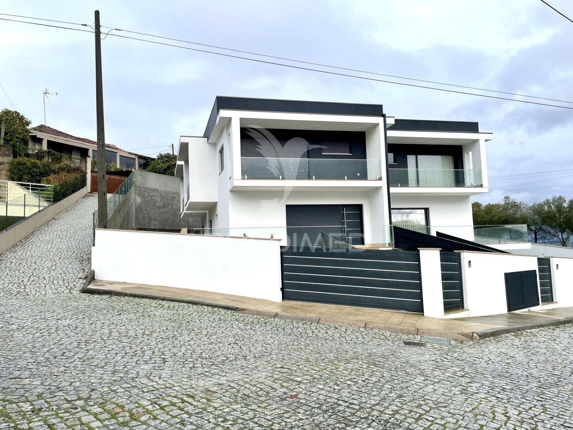 Moradia t3 + 1 escritório | elevado padrão | design contemporâneo | garagem para 5 viaturas