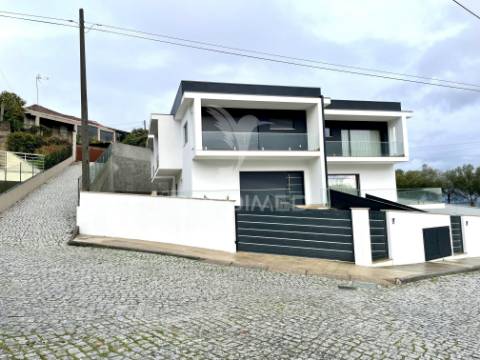 Moradia t3 + 1 escritório | elevado padrão | design contemporâneo | garagem para 5 viaturas