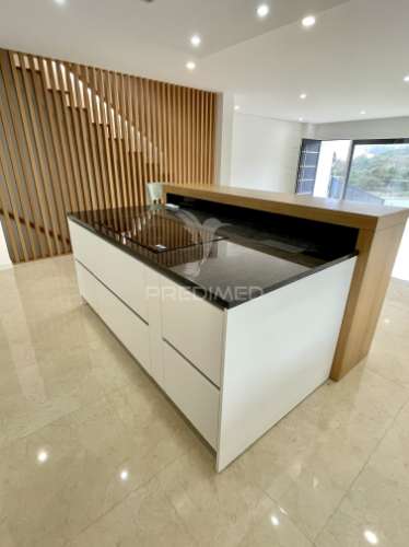 Moradia t3 + 1 escritório | elevado padrão | design contemporâneo | garagem para 5 viaturas