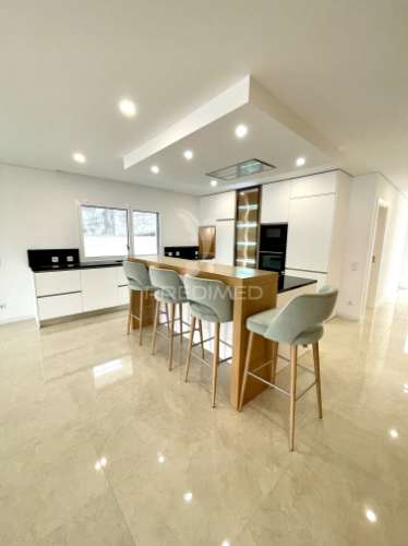 Moradia t3 + 1 escritório | elevado padrão | design contemporâneo | garagem para 5 viaturas