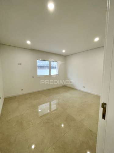 Moradia t3 + 1 escritório | elevado padrão | design contemporâneo | garagem para 5 viaturas