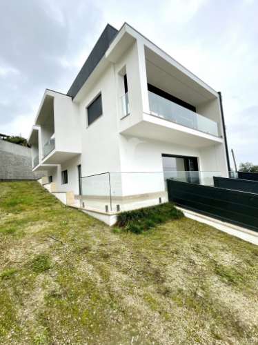 Moradia t3 + 1 escritório | elevado padrão | design contemporâneo | garagem para 5 viaturas