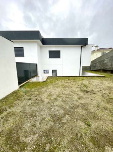 Moradia t3 + 1 escritório | elevado padrão | design contemporâneo | garagem para 5 viaturas