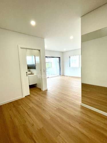 Moradia t3 + 1 escritório | elevado padrão | design contemporâneo | garagem para 5 viaturas