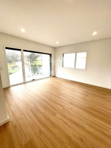 Moradia t3 + 1 escritório | elevado padrão | design contemporâneo | garagem para 5 viaturas