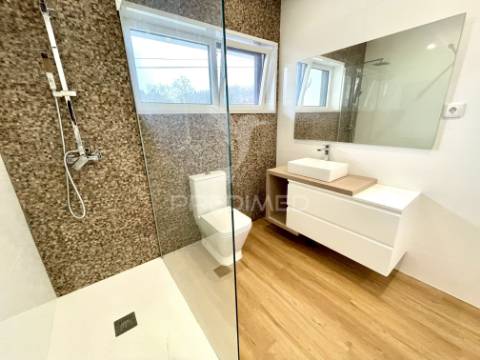 Moradia t3 + 1 escritório | elevado padrão | design contemporâneo | garagem para 5 viaturas