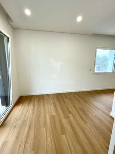 Moradia t3 + 1 escritório | elevado padrão | design contemporâneo | garagem para 5 viaturas