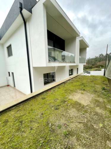 Moradia t3 + 1 escritório | elevado padrão | design contemporâneo | garagem para 5 viaturas