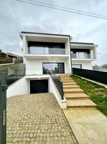 Moradia t3 + 1 escritório | elevado padrão | design contemporâneo | garagem para 5 viaturas