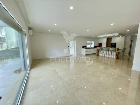 Moradia t3 + 1 escritório | elevado padrão | design contemporâneo | garagem para 5 viaturas