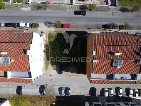 Excelente oportunidade de investimento no centro de montalvo - com projecto!