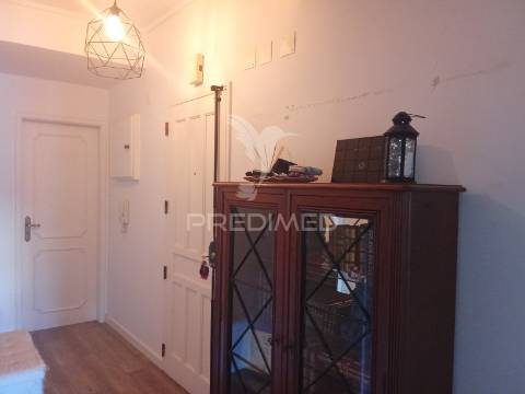 T2 remodelado com cozinha equipada