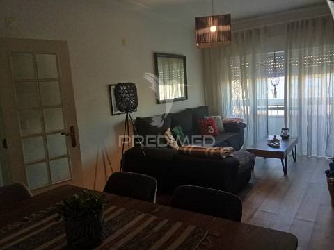 T2 remodelado com cozinha equipada