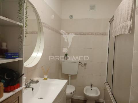 T2 remodelado com cozinha equipada