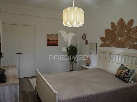 T2 remodelado com cozinha equipada