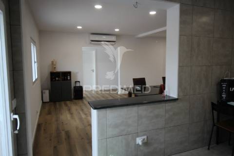 Moradia térrea t3 com piscina exterior