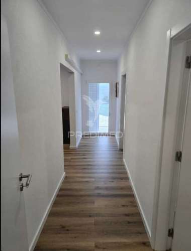 Moradia térrea t3 com piscina exterior