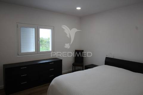 Moradia térrea t3 com piscina exterior