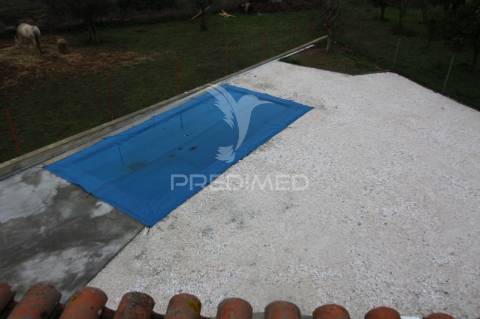 Moradia térrea t3 com piscina exterior
