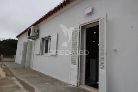 Moradia térrea t3 com piscina exterior