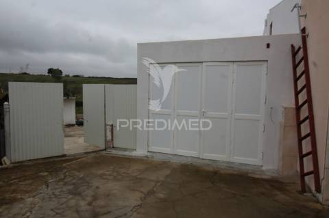 Moradia térrea t3 com piscina exterior