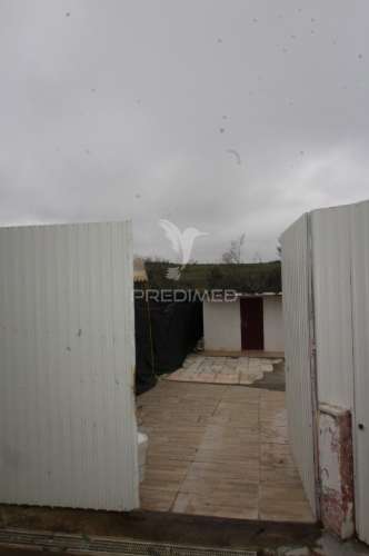 Moradia térrea t3 com piscina exterior