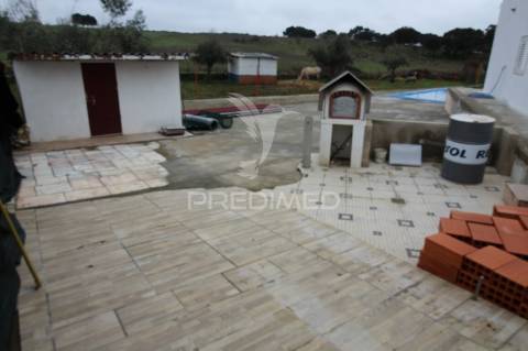 Moradia térrea t3 com piscina exterior