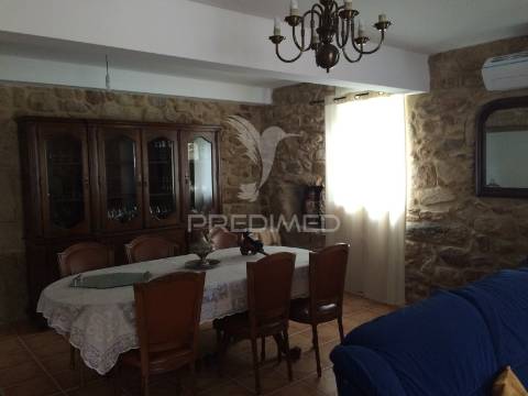 Quinta em monção com moradias independentes, vinha de alvarinho e adega - brbeita